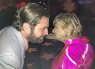 Zach Galifianakis Paid Old Homeless Woman’s Rent for Decades & Spent Time with Her as She Lost Her Family When Zach Galifianakis met Marie “Mimi” Haist, she was volunteering in a laundromat,