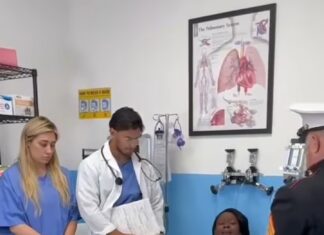 THIS IS ABSOLUTELY HEART BREAKING Navy Lieutenant delivers a difficult message to Mother in the Hospital… Watch Video here👇👇